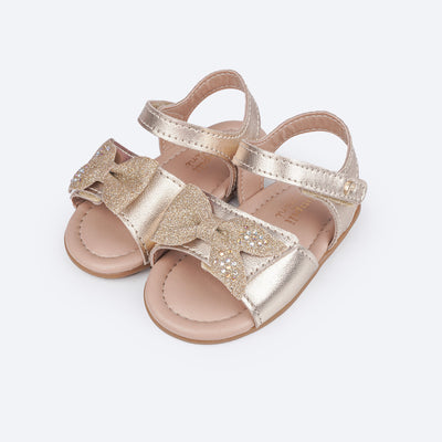 Sandália de Bebê Pampili Nana Laço Assimétrico Glitter e Strass Dourada - frente da sandália