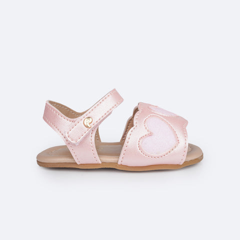 Sandália de Bebê Pampili Nana Corações de Glitter Rosa Glacê - lateral da sandalia com velcro
