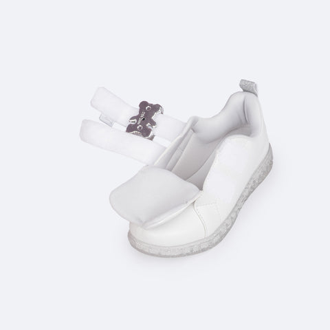 Tênis de Led Infantil Pampili Sneaker Luz Ursinho Glam Branco - abertura do tênis calce fácil