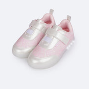 Tênis de Led Infantil Pampili Sneaker Luz Conchas Branco e Rosa - frente do tênis com velcro e elástico