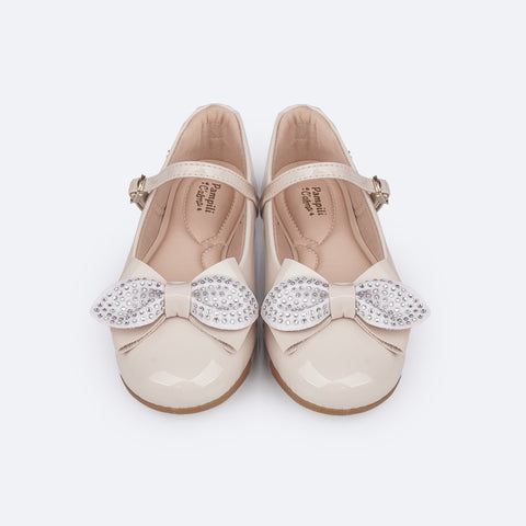 Sapato Infantil Pampili Angel Laço Glitter e Strass Nude Verniz - frente do sapato com laço com glitter e strass