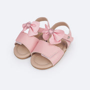 Sandália de Bebê Pampili Nana Laço Coração de Strass Rosa - frente da sandália com velcro calce fácil