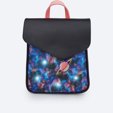 Mochila de Led Pampili Toda Menina é uma Artista Galáxia Preta - frente da mochila com glitter