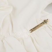 Vestido de Bebê Bambollina Bordado e Babado Off White - vestido de bebê com detalhe em metal dourado