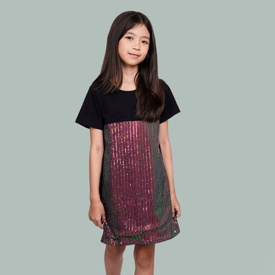 Vestido Infantil Pampili Fashion Girl Mood Paetê Preto - frente do vestido na menina