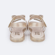 Sandália de Led Infantil Pampili Lulli Laço Perfuros Dourada - traseira da sandália em sintético dourado