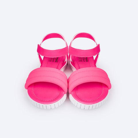 Sandália Papete Infantil Pampili Candy Matelassê Pink Neon - frente da papete com matelassê na parte frontal