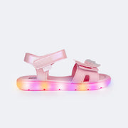 Sandália de Led Infantil Pampili Lulli Borboleta Rosê Holográfica - lateral da papete calce fácil com velcro
