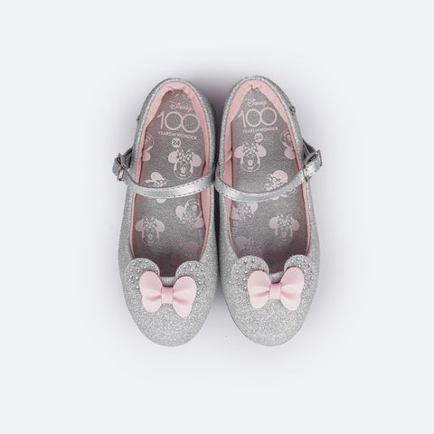 Sapatilha Infantil Pampili Prata Minnie Mouse © DISNEY - superior da sapatilha com orelhas e laço