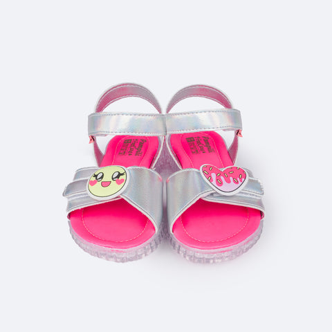 Sandália Papete Infantil Pampili Candy Patches Divertidos Prata e Pink - frente da sandália com patches removíveis