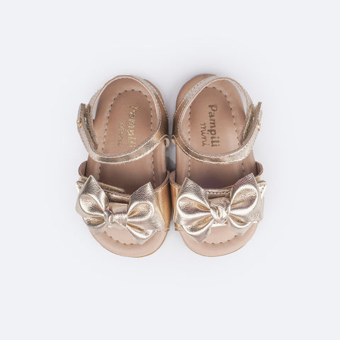 Sandália de Bebê Pampili Nana Laço Duplo Dourada - superior da sandália dourada