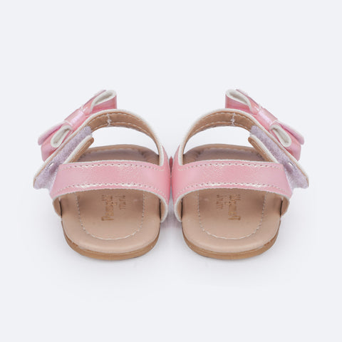 Sandália de Bebê Pampili Nana Perfuros e Laço Rosê Holográfica - traseira da sandália rosê