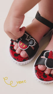 Sandália Papete Infantil Pampili Preta Mickey Mouse e Minnie Mouse © DISNEY - Patche Removível
