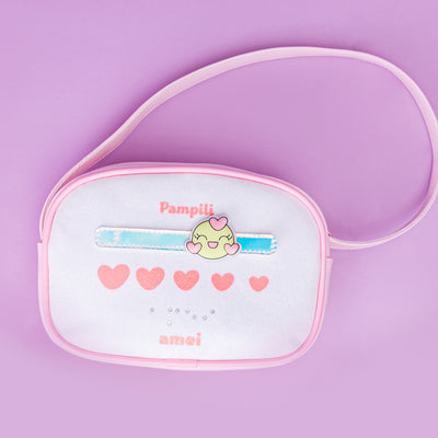 Bolsa Infantil Pampili Corações Diversos Fofurômetro Braile Branco e Rosa - frente da bolsa com patch removível