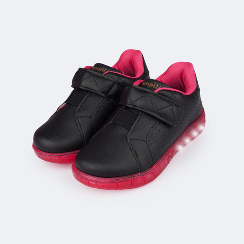 Tênis de Led Infantil Pampili Sneaker Luz Calce Fácil com Perfuros Preto e Pink  - frente do tênis com perfuros 