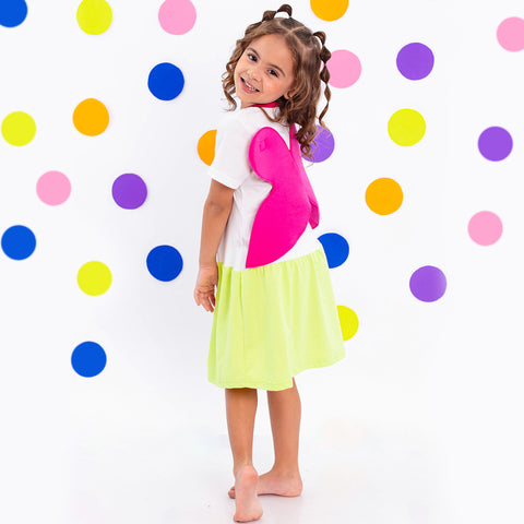 Camisola Kids Cara de Criança Brilha no Escuro Fadina Branca Pink e Verde - 4 a 8 Anos - menina com a camisola de asas
