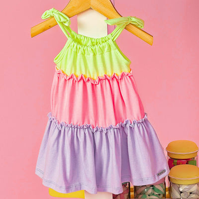 Vestido de Bebê Infanti Babado com Calcinha Amarelo e Colorido - frente do vestido infantil de camadas