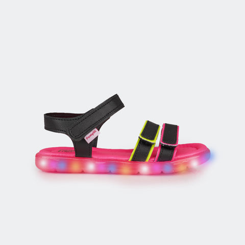 Sandália de Led Infantil Pampili Lulli Calce Fácil Preta e Pink  - foto lateral com luzes de led acesas