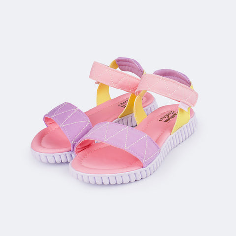 Sandália Papete Infantil Pampili Candy Tecido Comfy Matelassê Colorido  - frente da sandália com bordado 