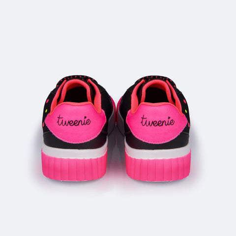 Tênis Feminino Tweenie Liriah Celebrar com Tachas Preto e Pink Fluor - foto da traseira em pink fluor.jpg