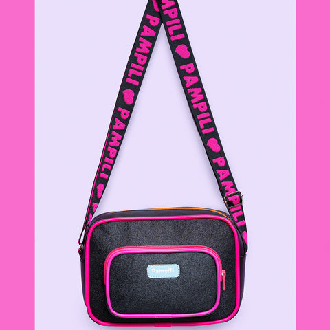 Bolsa Tiracolo Infantil Glitter Preta e Pink - frente da bolsa com material glitter