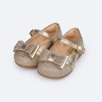 Sapato Infantil Pampili Mini Angel com Laço Duplo Glitter Strass Dourado - foto do sapato de frente com bico em glitter