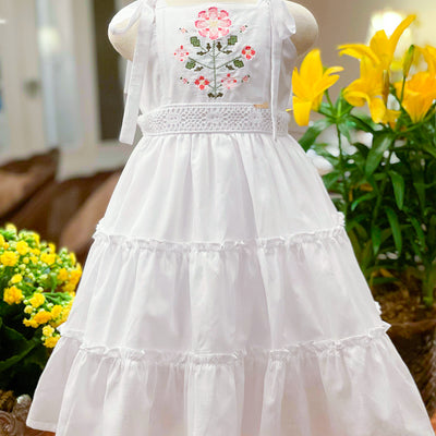 Vestido de Bebê Roana Três Marias Bordado Frontal Flor e Gripir Branco - 2 a 3 Anos - caimento do vestido