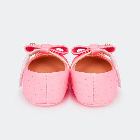 Sapato de Bebê Pampili Nina Calce Fácil Perfuros e Laço Rosa Neon - foto da parte traseira do sapato 