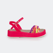 Sandália Infantil Pampili Jully com Tiras Trançadas Pink Maravilha e Colorida  - foto da lateral da sandália com fivela sem pino 